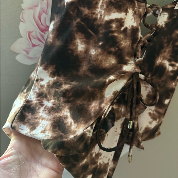 Women’s size medium one piece swim suit never worn - Picture 3 of 8